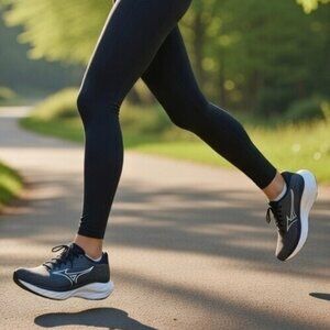 Mizuno Women's Wave Inspire XX Gray/Black Running Shoes, Size 9